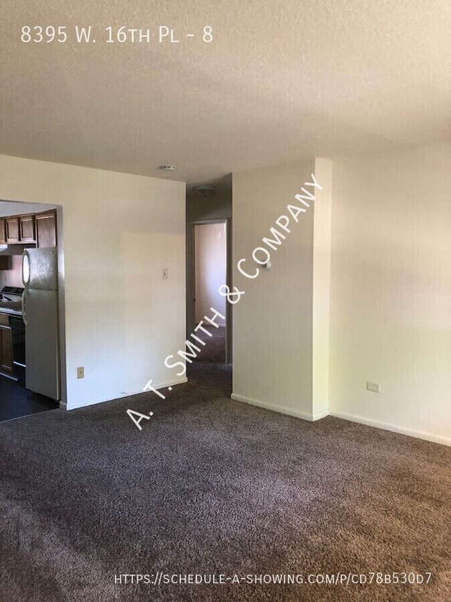 Building Photo - Clean 2 Bedroom near Morse Park!