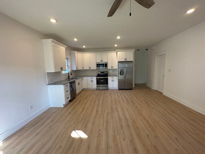 Building Photo - 3525 S Wickens St