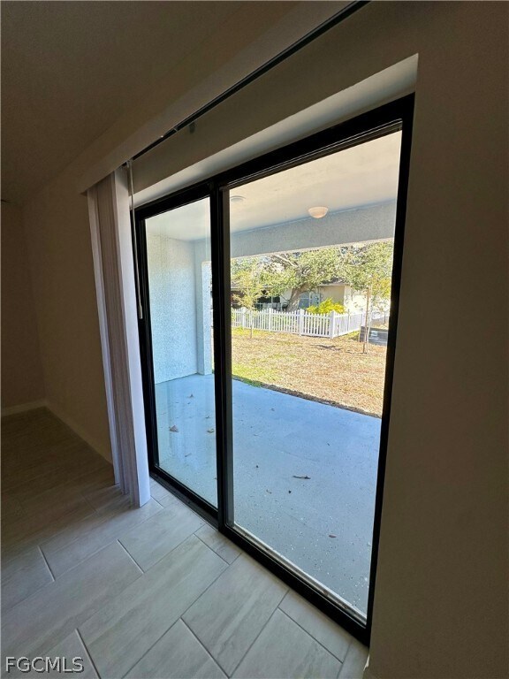 Building Photo - 3821 SW 9th Ave