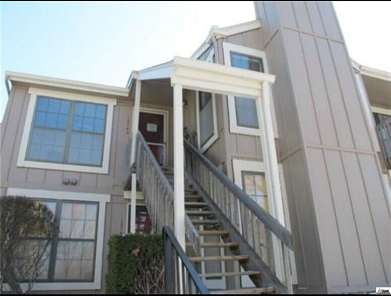 Building Photo - 12743 W 110th Ter