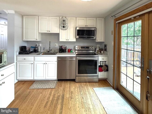 Building Photo - 4743 Pomegranate Ct