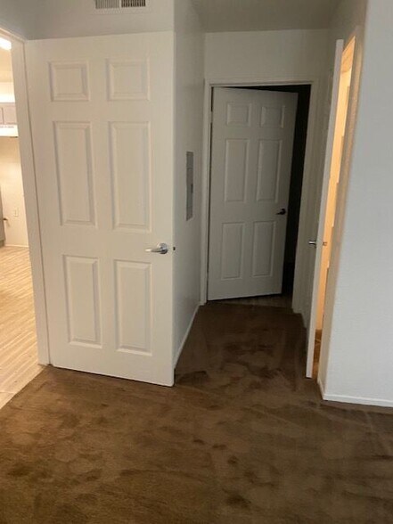 Building Photo - 1011 W 91st St