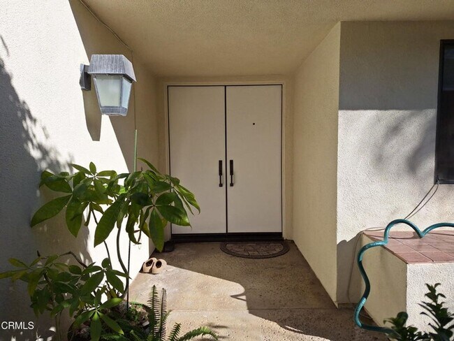 Building Photo - Nice location in Ventura