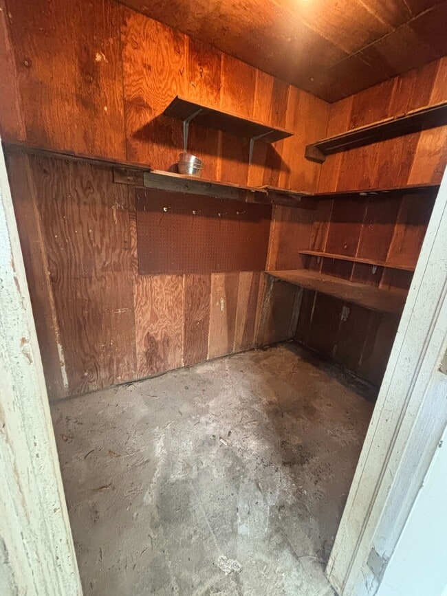 Building Photo - 451 E Dinkins St