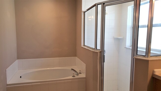 Building Photo - ~ 3/2 ~ Louisa Pointe ~ Crenshaw Circle ~ Quiet Neighborhood & NO Rear Neighbors!!!!