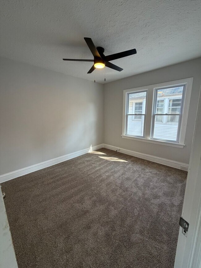 Building Photo - 14102 Glenside Rd