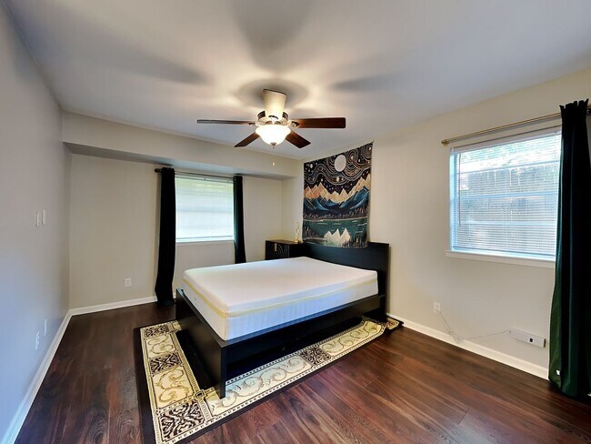 Building Photo - DARLING HOME IN DENTON READY NOW!