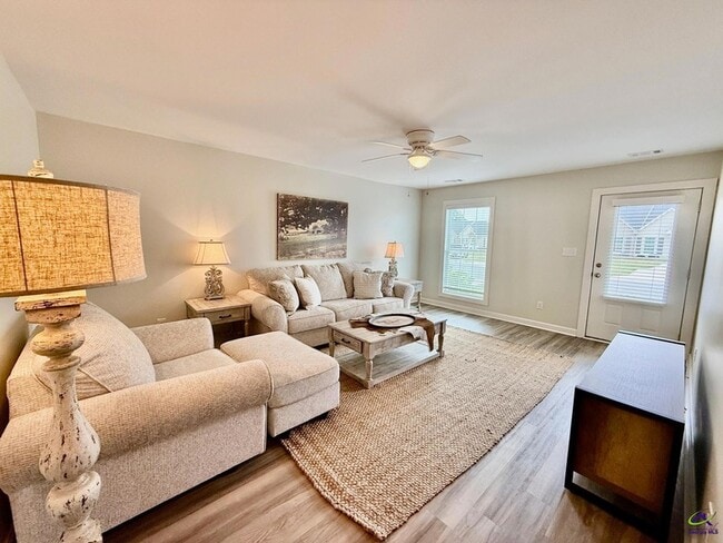 Building Photo - 116 Webster Wy