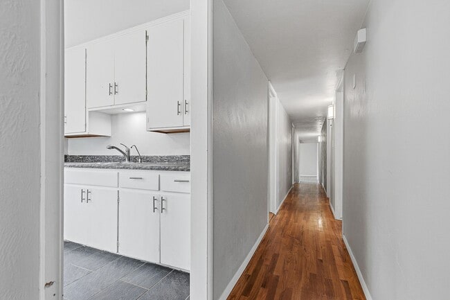 Building Photo - 3 Bedroom 2 Bath Conveniently Located House!