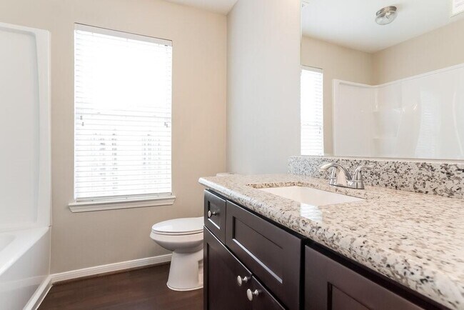 Building Photo - 9808 Woodhollow Dr