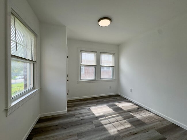 Building Photo - 1108 Elm Ridge Ave