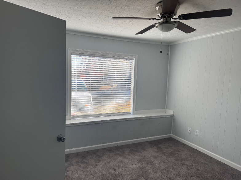 Building Photo - 530 Bell Rd SE