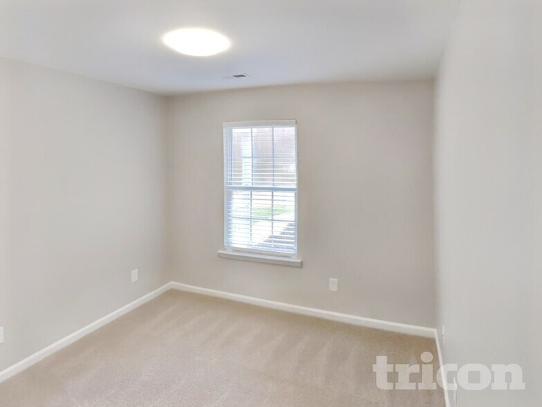 Building Photo - 301 Bedford Park Dr