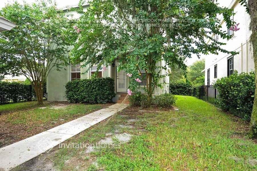 Building Photo - 5901 Grand Loneoak Ln
