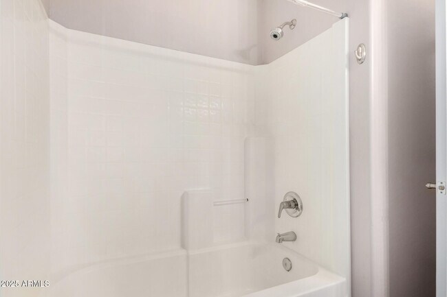 Building Photo - 6038 N Almanza Ln