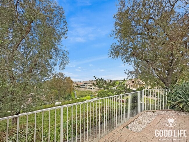 Building Photo - Fully Renovated End-Unit 3BD/2.5BA in Lake Forest with Views, Private Yard & 2-Car Garage