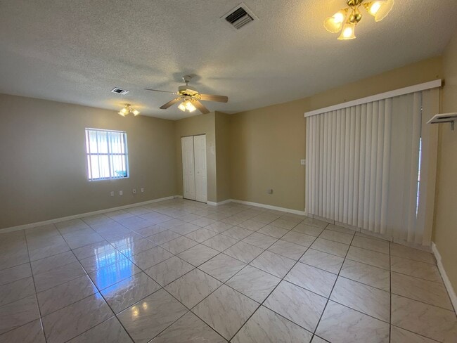 Building Photo - TWO BEDROOM W/ BONUS ROOM - Move In Ready