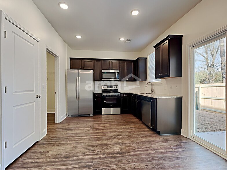 Building Photo - 1825 Produce Ln