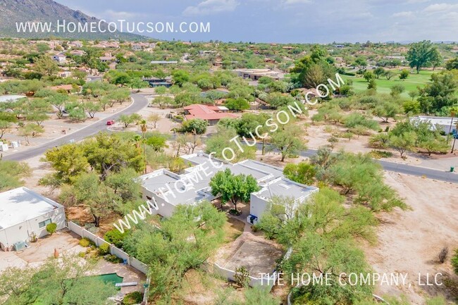 Building Photo - Oro Valley Country Club Golf Course Estate