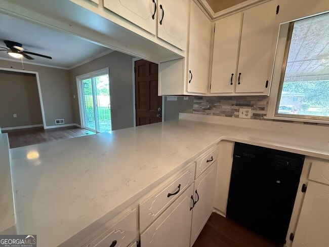 Building Photo - 412 Roberson St