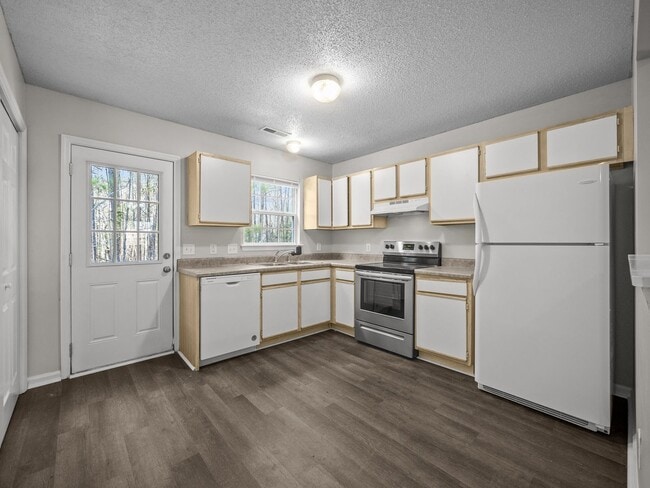 Building Photo - Welcome to Marsh Oaks!