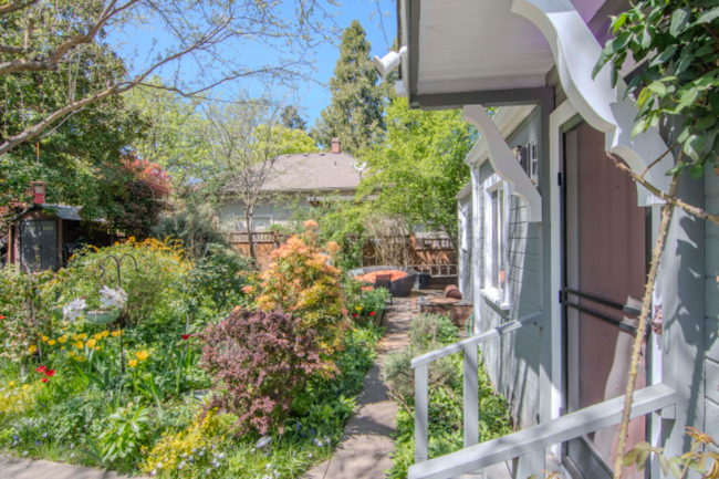 Building Photo - 671 Siskiyou Blvd
