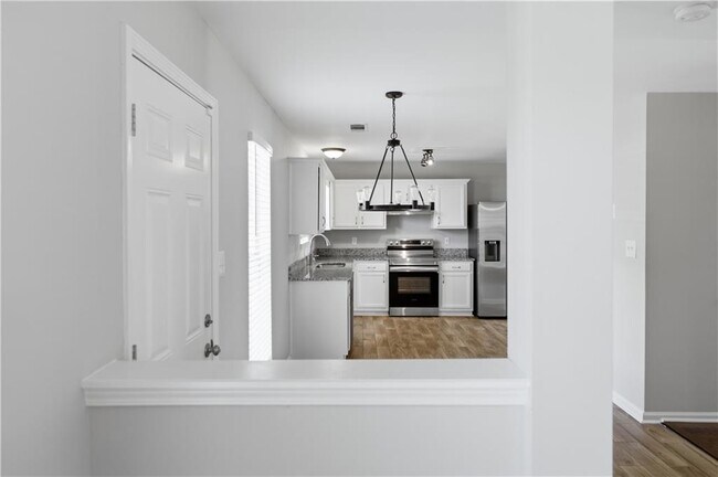 Building Photo - 1098 Village Creek