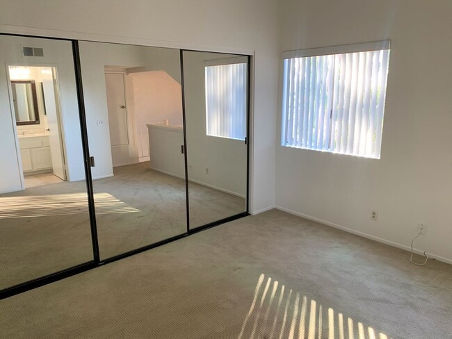 Building Photo - Amazing condo located in desirable Aliso Viejo!