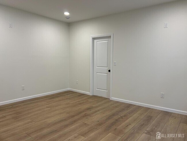 Building Photo - 33 Obert St