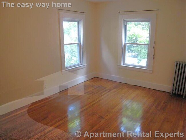 Building Photo - 33 Chester St