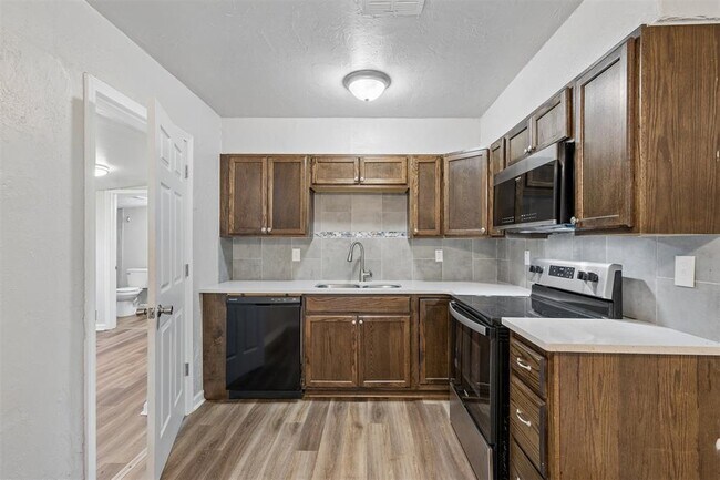 Building Photo - 510 N Marshall Dr