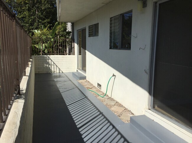 Building Photo - 3400 Club Dr