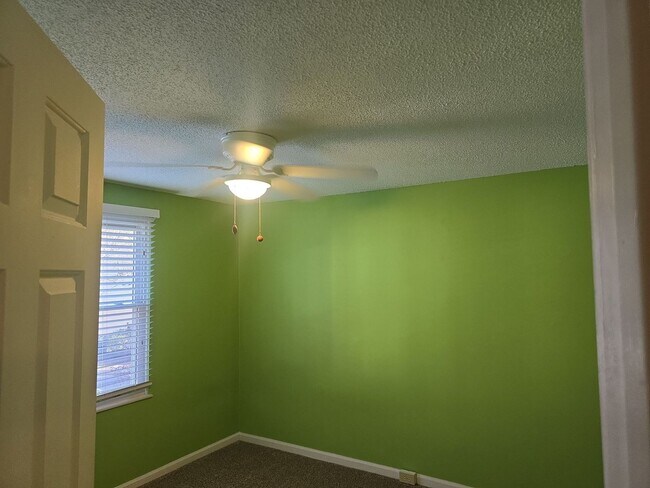 Building Photo - 1/2 off the first month!!