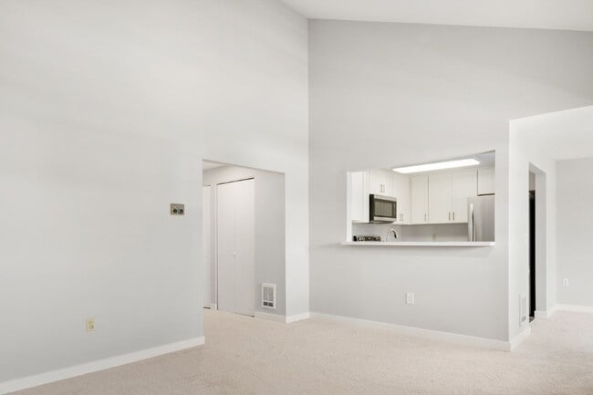 Building Photo - 2Bd/2Ba Woodinville Condo