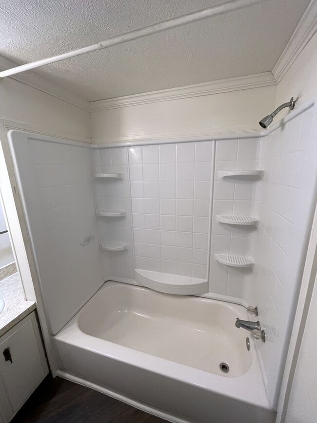 Building Photo - Nice 2-Bedroom Home In a Nice Quiet Neighborhood Near Elkhart General Hospital