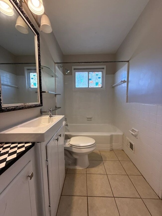 Building Photo - Spacious 4 Bed, 2 Bath Home - Get 50% Off Your First Month! Limited Time – Ends February!