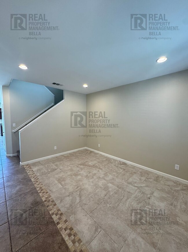 Building Photo - Stylish Corner-Lot Home with Gourmet Kitch...