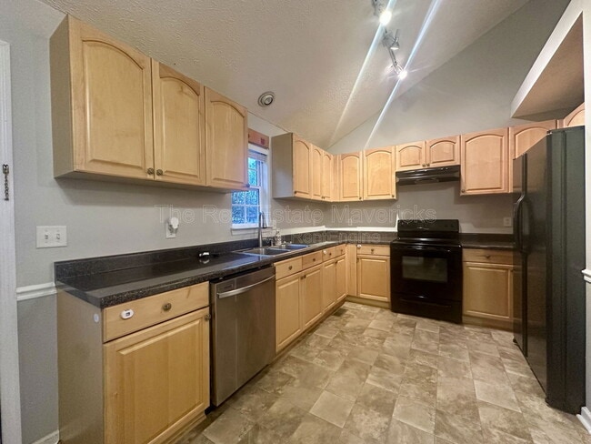 Building Photo - 695 Prater Rd