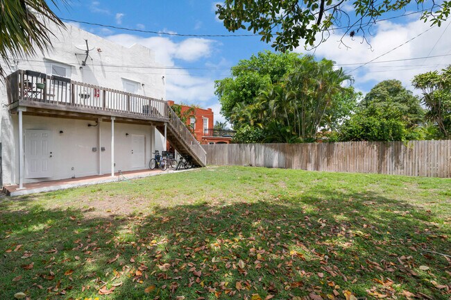 Building Photo - 518 Biscayne Dr