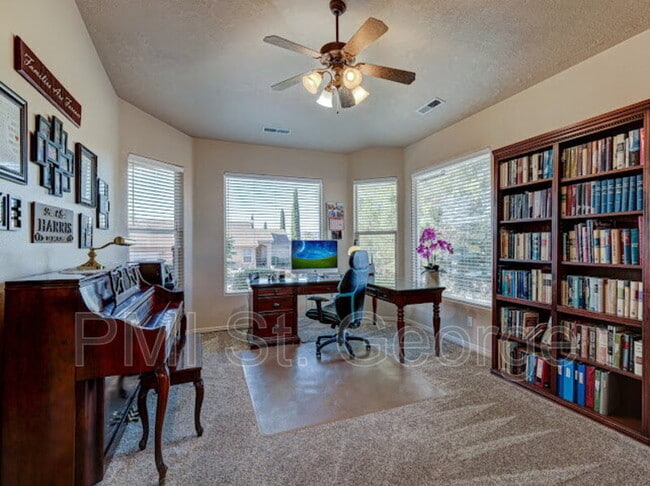 Building Photo - 621 Rolling Hills Dr