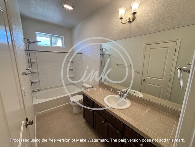 Building Photo - Beatiful Townhome off of Truckee River