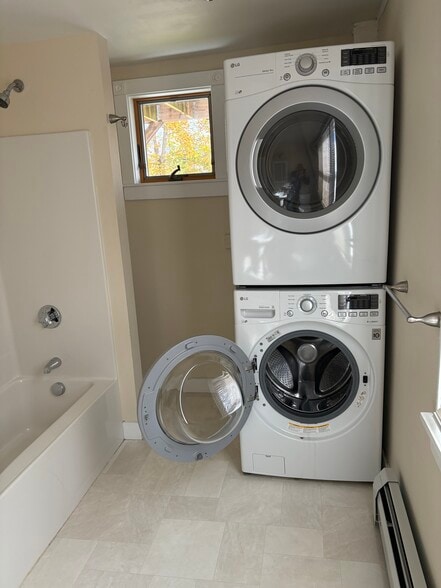 Building Photo - 94 Main St