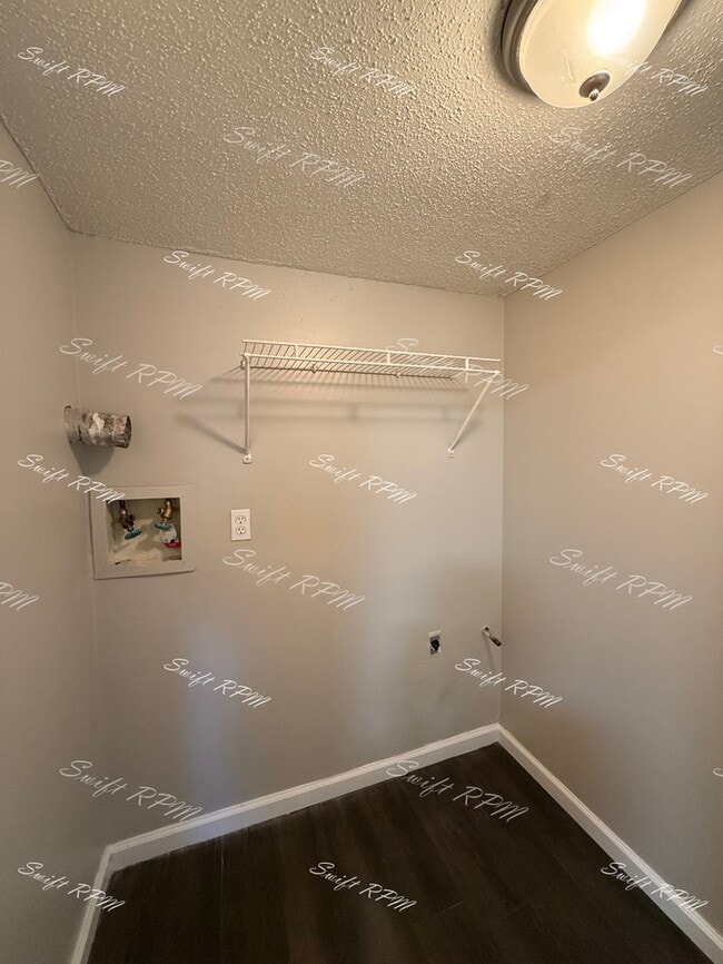 Building Photo - 6453 Hallet St