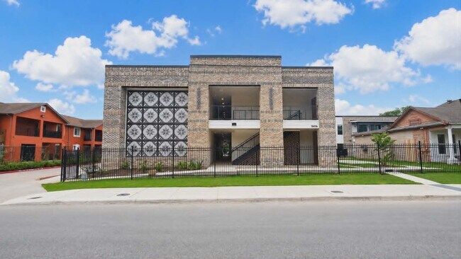 Building Photo - 1606 El Paso St