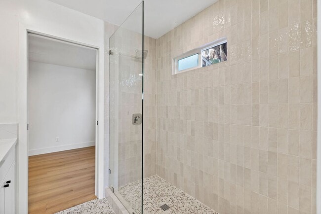 Building Photo - incredible home 3 bedroom, loft