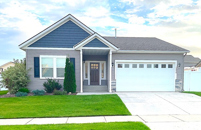 Primary Photo - Great Post Falls Location!