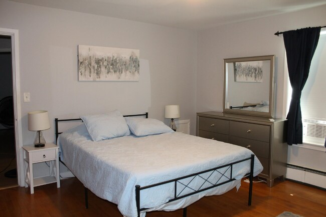 Building Photo - 12 Brooks Ave