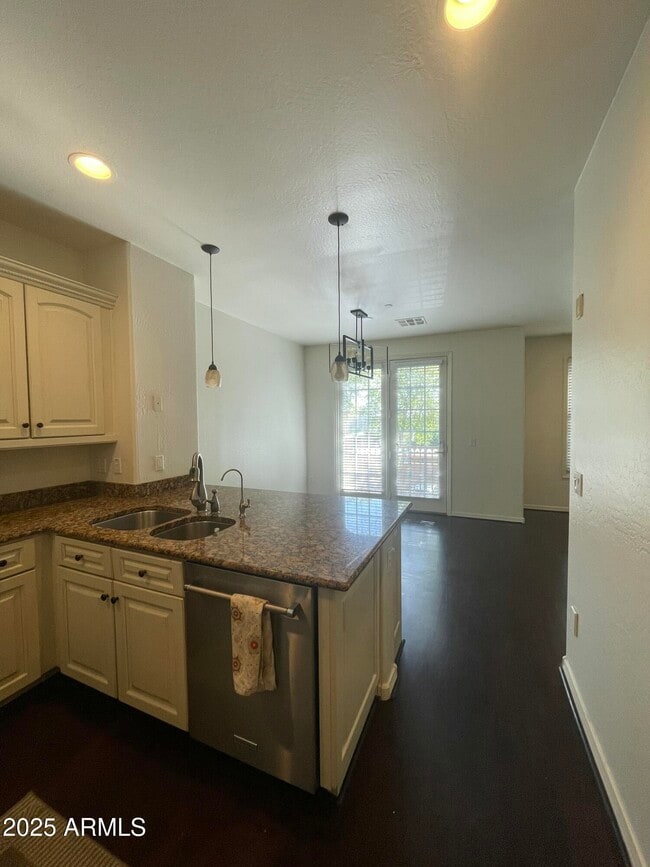 Building Photo - 2432 E Montecito Ave