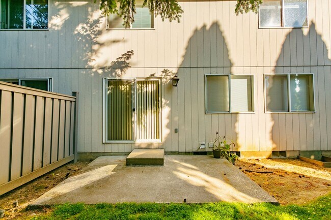 Building Photo - Spacious 3 Bed, 2 Bath Home with Garage & Large Yard in Puyallup!