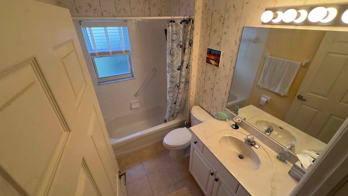 Building Photo - 5653 Greenwood Cir